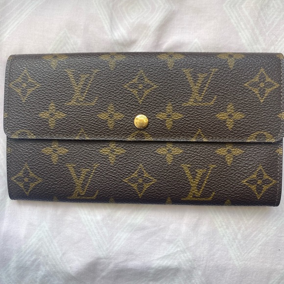 Authentic Louis Vuitton Sarah Bifold Monogram wallet - Picture 3 of 16